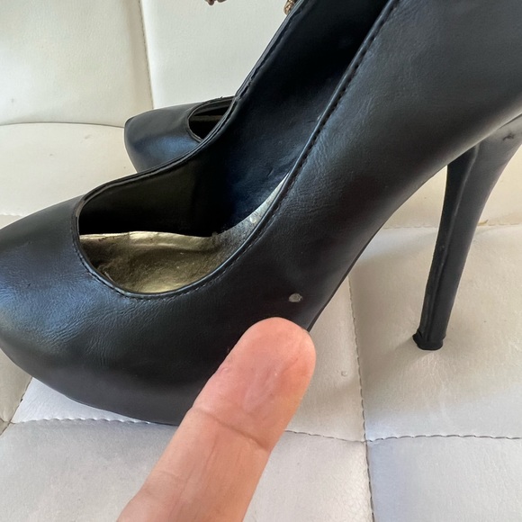 Wild Diva Super Sexy Black Gold Ankle chain super high stilettos. Women’s size 7 - Picture 10 of 10